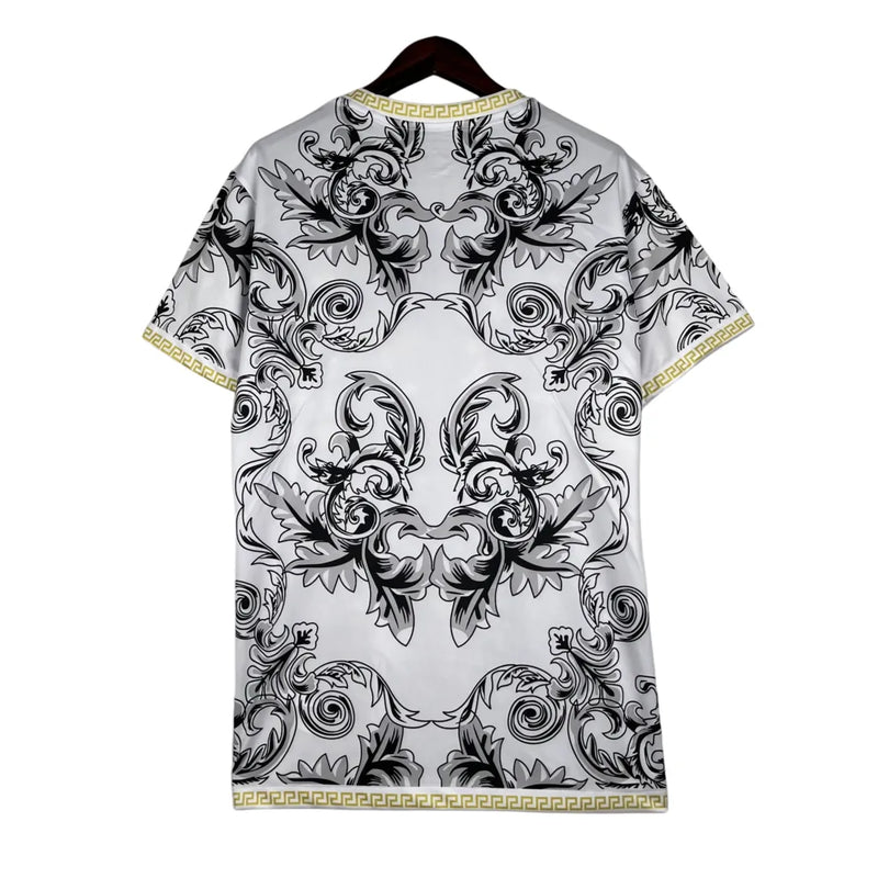 Camisa Seleção da Itália Edição especial Versace 23/24 - Torcedor Adidas Masculina - Branca com detalhes em preto e dourado