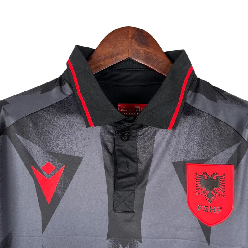 Camisa Seleção Albânia III II 23/24 - Torcedor Macron Masculina - Cinza com detalhes preto e vermelho