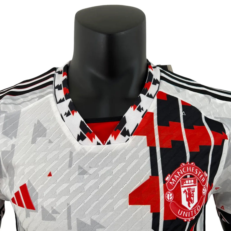 Camisa Manchester United Edição Especial 23/24 - Jogador Adidas Masculina - Branca com detalhes em preto e vermelho