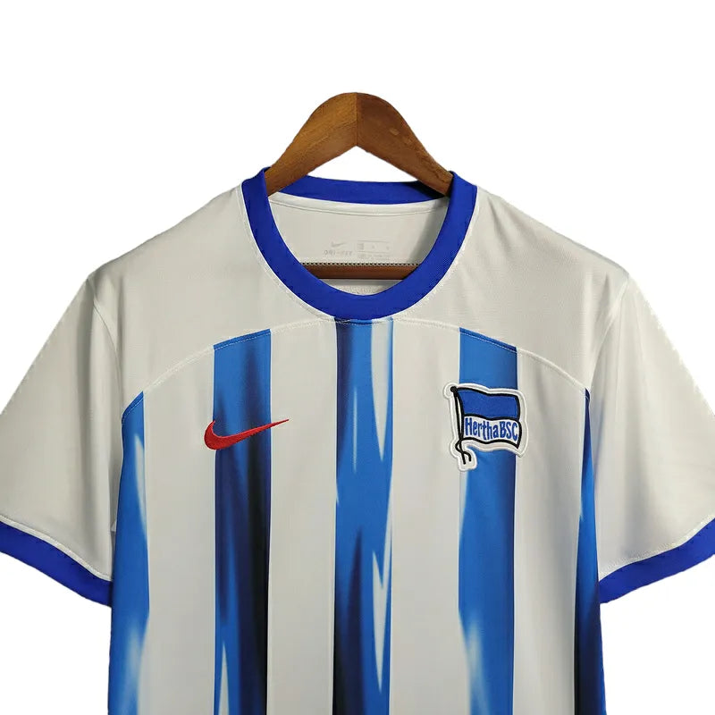 Camisa Hertha BSC Edição Especial 23/24 - Torcedor Nike Masculina - Branca com detalhes em azul