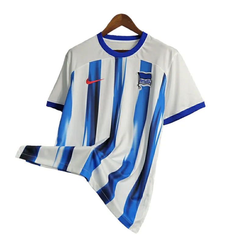 Camisa Hertha BSC Edição Especial 23/24 - Torcedor Nike Masculina - Branca com detalhes em azul