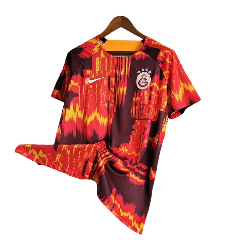 Camisa Galatasaray Treino 23/24 - Torcedor Nike Masculina - Vinho com detalhes em vermelho e amarelo