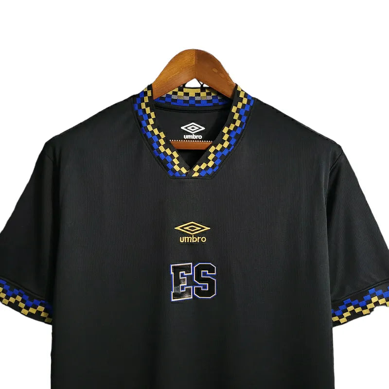 Camisa El Salvador II 23/24 - Torcedor Umbro Masculina - Preta com detalhes em azul e amarelo