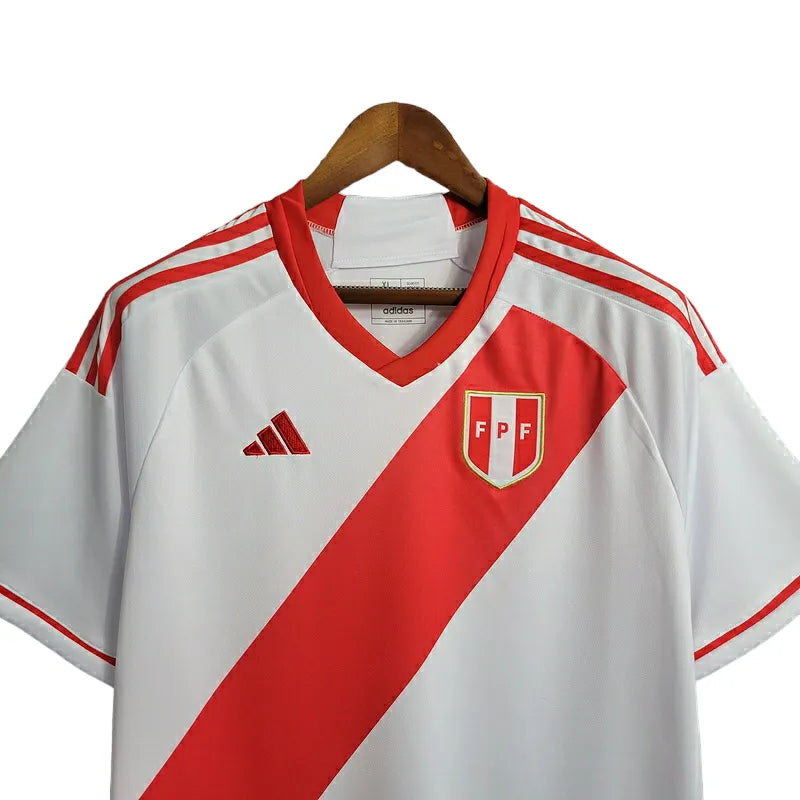 Camisa Seleção Peru I 23/24 - Torcedor Adidas Masculina - Branca com detalhes em vermelho