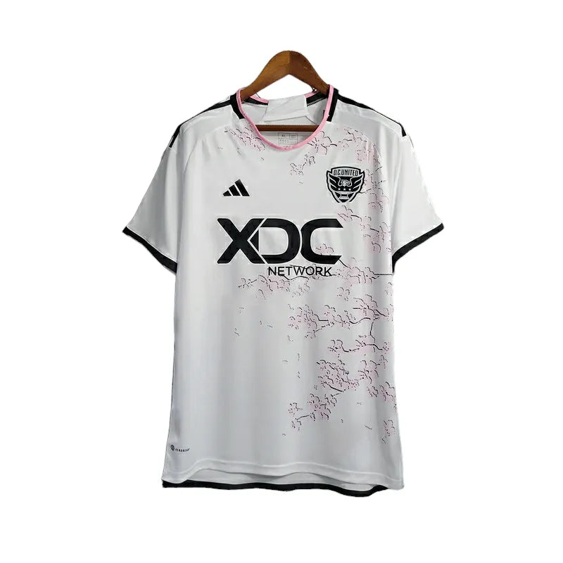 Camisa DC United Edição Especial 23/24 - Torcedor Adidas Masculina - Branca com detalhes em preto e rosa