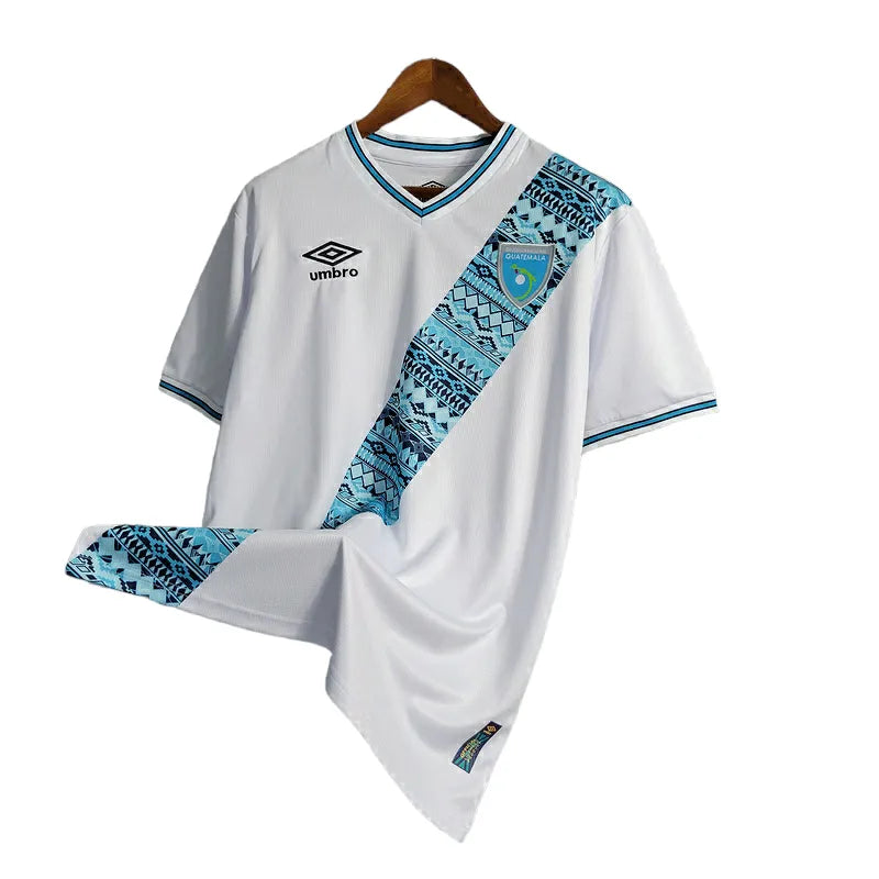 Camisa Seleção Guatemala I 23/24 - Torcedor Umbro Masculina - Branca com detalhes em azul e preto