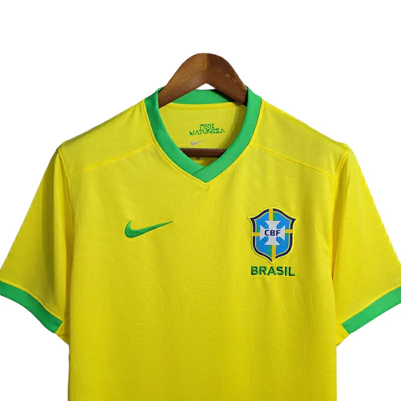 Camisa Seleção Brasil I 23/24 - Torcedor Nike Masculina - Amarela com detalhes em verde