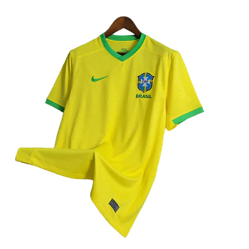 Camisa Seleção Brasil I 23/24 - Torcedor Nike Masculina - Amarela com detalhes em verde