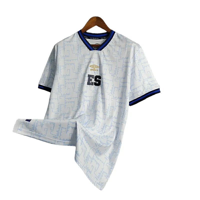 Camisa El Salvador II 23/24 - Torcedor Umbro Masculina - Branca com detalhes em azul e dourado