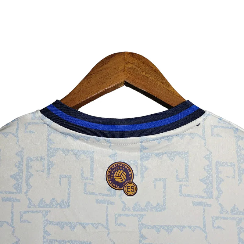 Camisa El Salvador II 23/24 - Torcedor Umbro Masculina - Branca com detalhes em azul e dourado