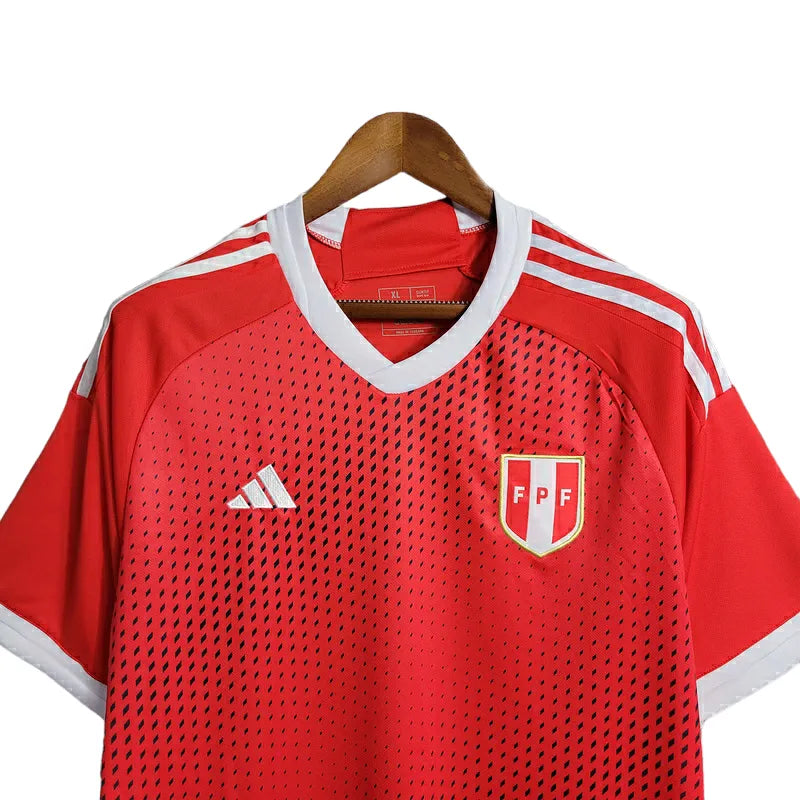 Camisa Seleção Peru II 23/24 - Torcedor Adidas Masculina - Vermelha com detalhes em branco e dourado