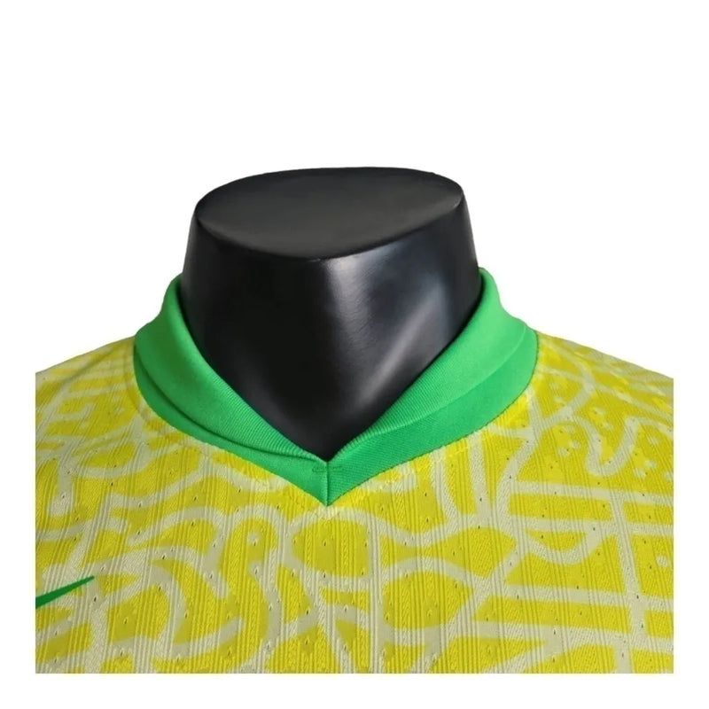 Camisa Seleção Brasileira I 24/25 - Jogador Nike Masculina - Amarela com detalhes em verde