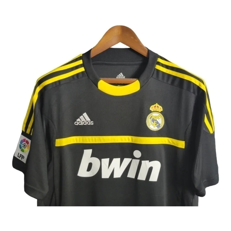 Camisa Retrô Real Madrid Goleiro 11/12 - Masculina Adidas - Preta com detalhes em amarelo