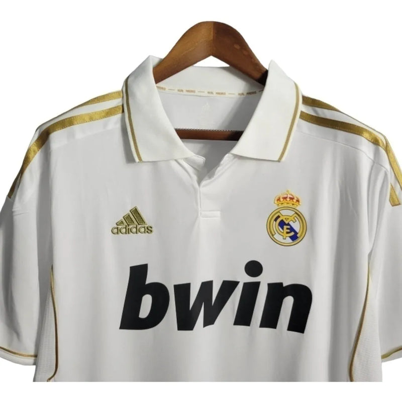 Camisa Retrô Real Madrid I 11/12 - Masculina Adidas - Branca com detalhes em dourado