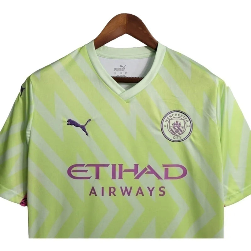 Camisa Manchester City Goleiro 23/24 - Torcedor Puma Masculina - Verde com detalhes em rosa