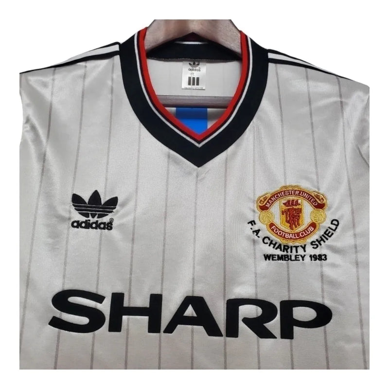 Camisa Retrô Manchester United II 1983 - Masculina Adidas - Branca com detalhes em vermelho e preto