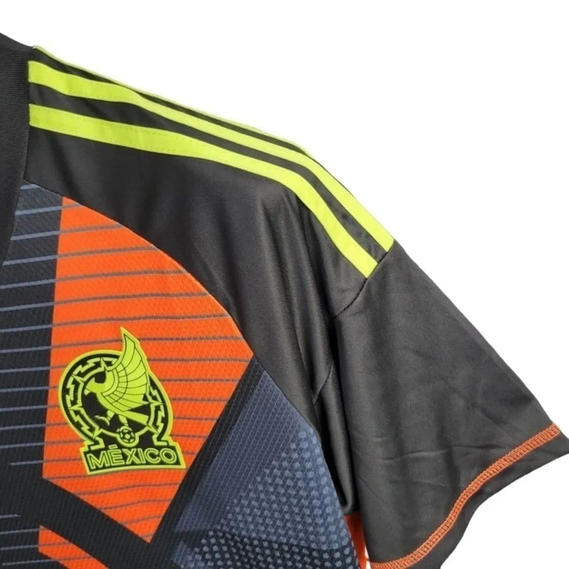 Camisa Seleção do México Goleiro 24/25 - Torcedor Adidas Masculina - Preta com detalhes em laranja e amarelo