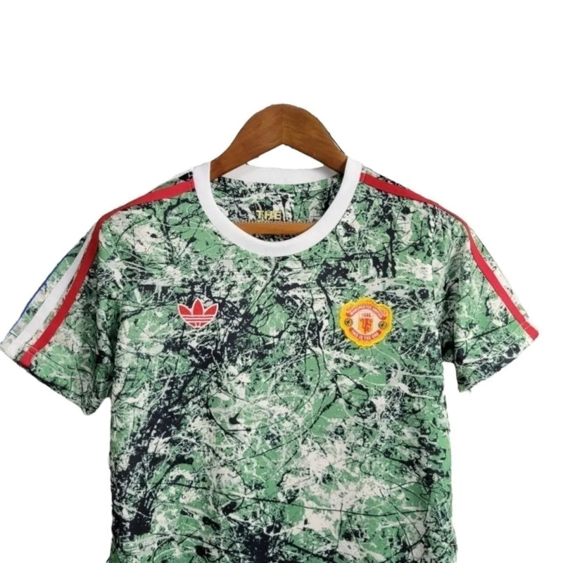 Kit Infantil Manchester United 24/25 - Adidas - Verde com detalhes em branco e preto