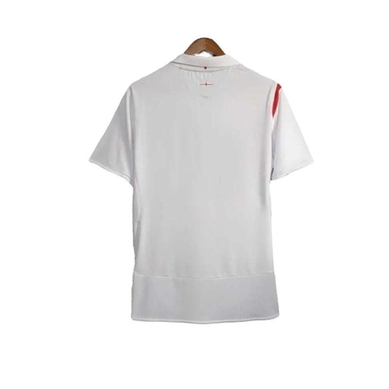 Camisa Retrô Seleção da Inglaterra I 2005 - Masculina Umbro - Branca com detalhes em vermelho