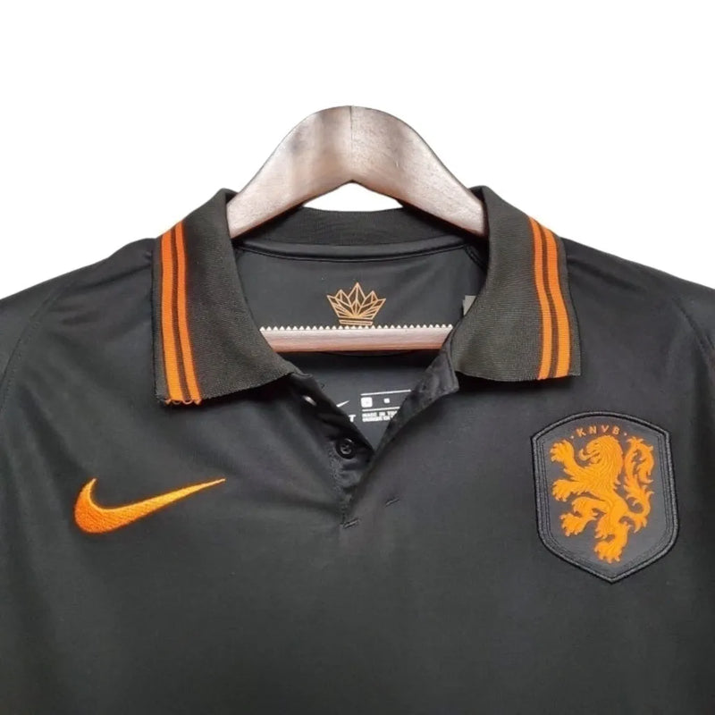 Camisa Retrô Seleção da Holanda I 2020 - Masculina Nike - Preta com detalhes em laranja