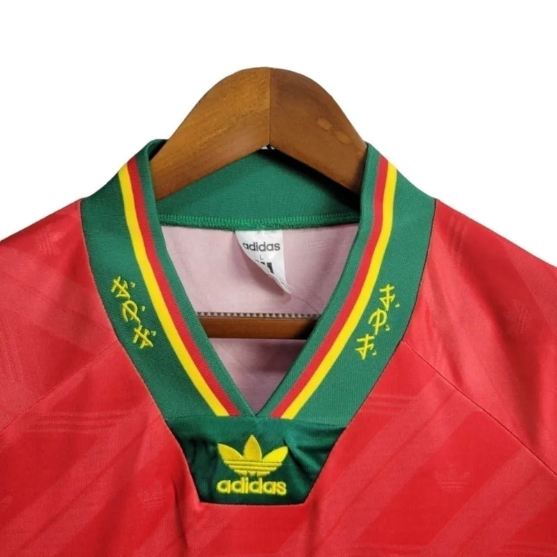 Camisa Retrô Seleção de Portugal I 1992/1994 - Masculina Adidas - Vermelha com detalhes em verde e amarelo