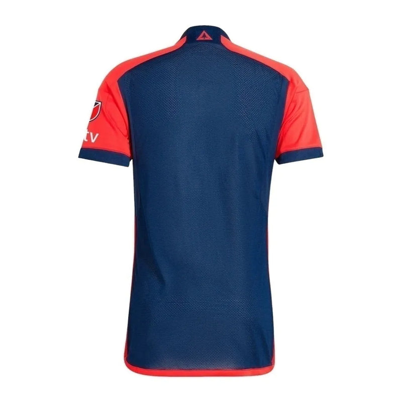 Camisa New England Revolution I 24/25 - Torcedor Adidas Masculina - Azul e vermelha com detalhes em branco