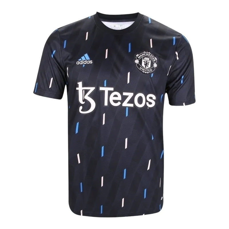 Camisa Manchester United Pré-jogo 23/24 - Torcedor Adidas Masculina - Preto com detalhes em azul e rosa