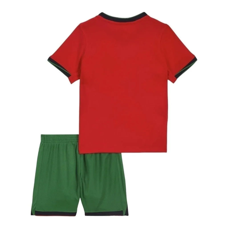 Kit Infantil Seleção Portugal I 24/25 - Nike - Vermelho com detalhes em preto e verde