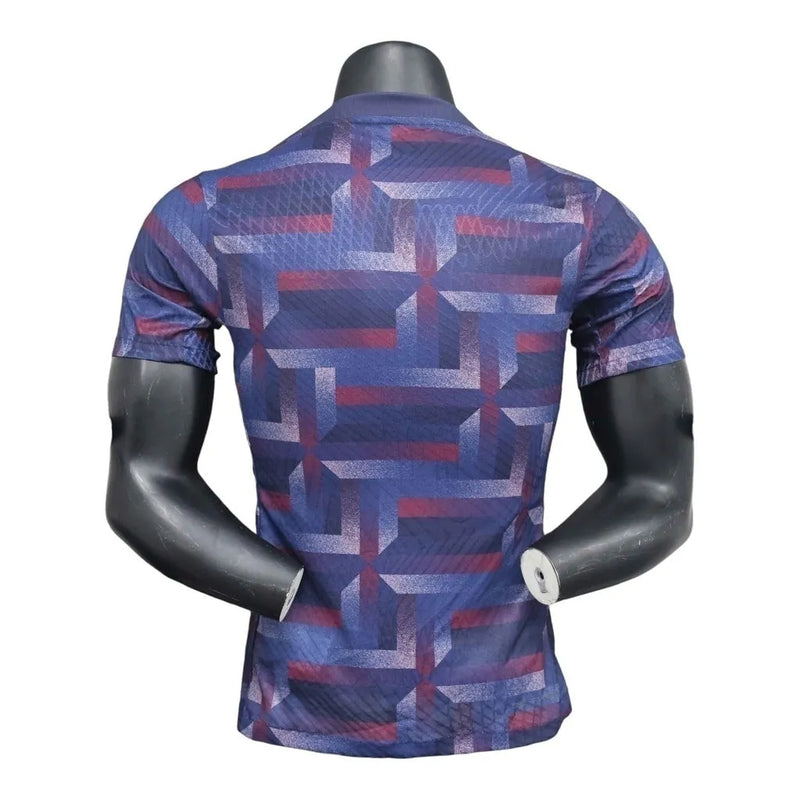 Camisa Seleção Inglaterra Treino 24/25 - Jogador Nike Masculina - Roxa com detalhes em vermelho