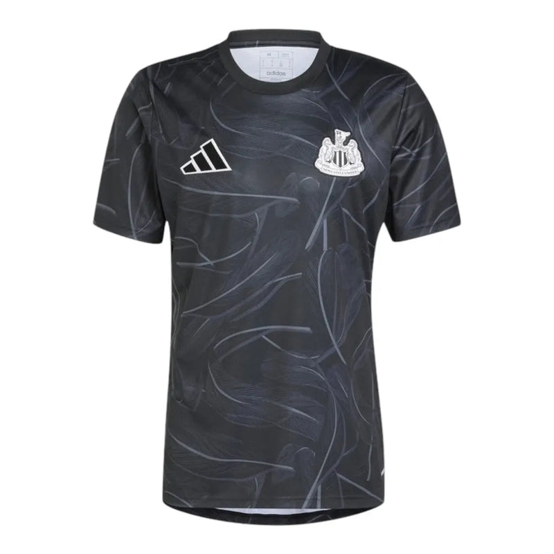 Camisa Newcastle Pré-jogo 24/25 - Torcedor Adidas Masculina - Preta com detalhes cinza