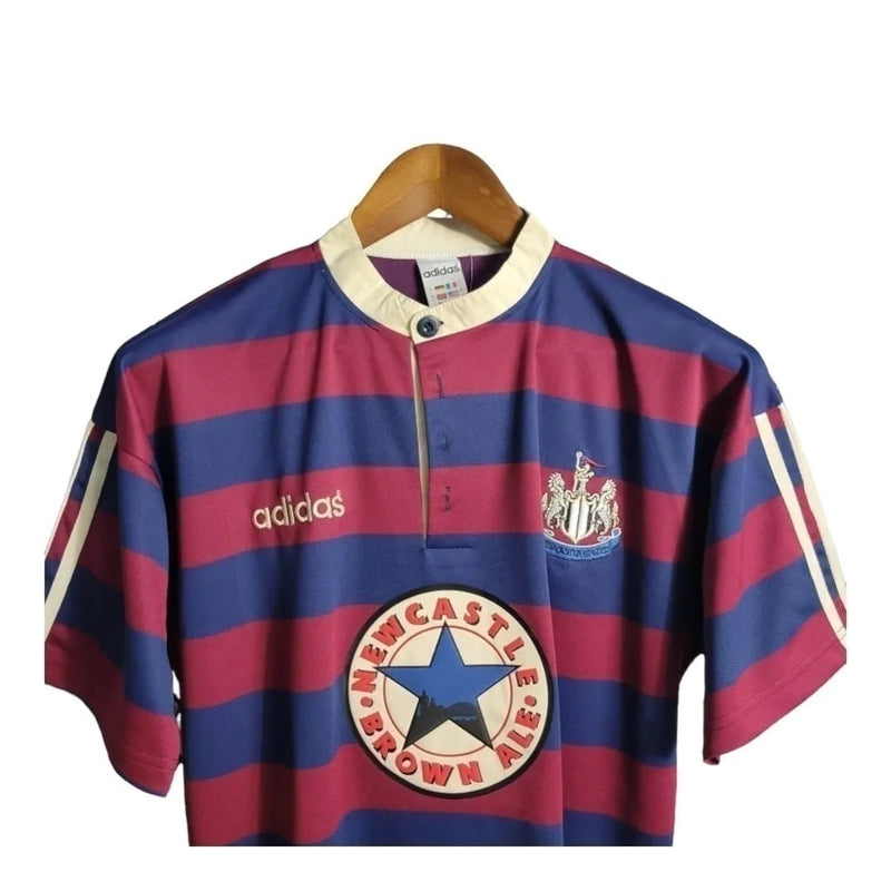 Camisa Newcastle United II Retrô 95/96 - Adidas Masculina - Azul com listras vinho e detalhes em bege