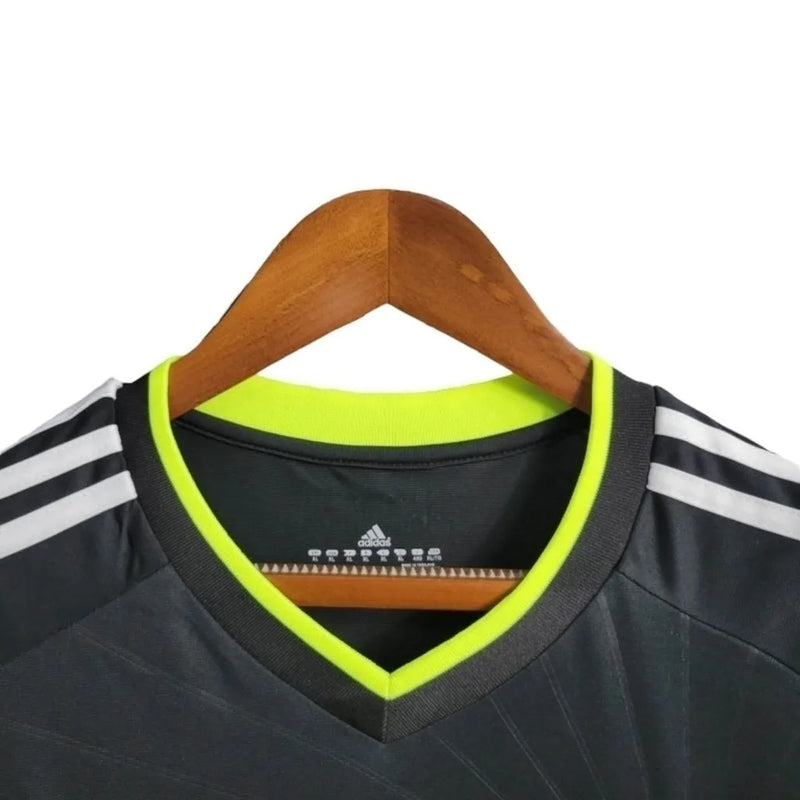 Camisa Retrô Real Madrid II 10/11 - Masculina Adidas - Preta com detalhes em branco e verde limão