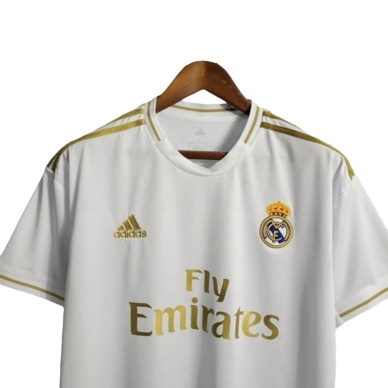 Camisa Retrô Real Madrid I 18/19 - Masculina Adidas - Branca com detalhes em dourado