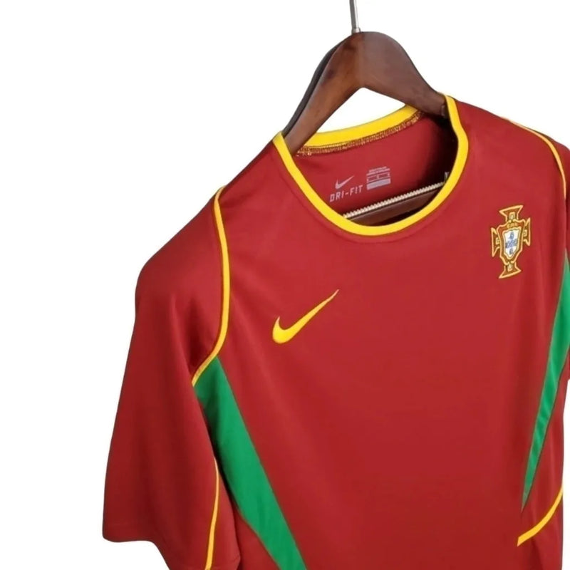 Camisa Retrô Seleção de Portugal I 2002 - Nike Masculina - Vermelha com detalhes em amarelo