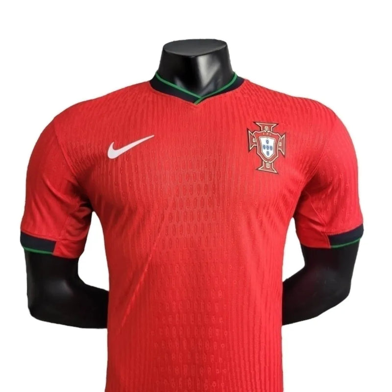 Camisa Seleção de Portugal I 24/25 - Jogador Nike Masculina - Vermelha com detalhes em verde