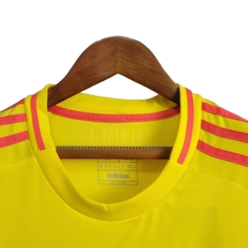 Camisa Seleção da Colômbia I 24/25 - Torcedor Adidas Feminina - Amarela com detalhes em laranja