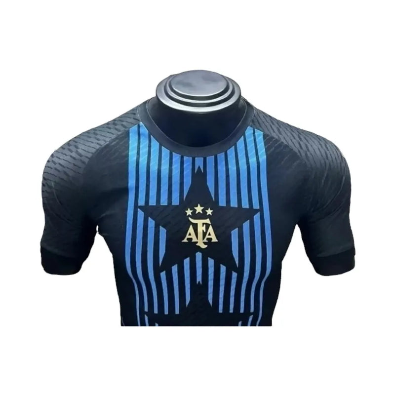 Camisa Argentina Pré-jogo 24/25 - Jogador Adidas Masculina - Preta com detalhes em azul