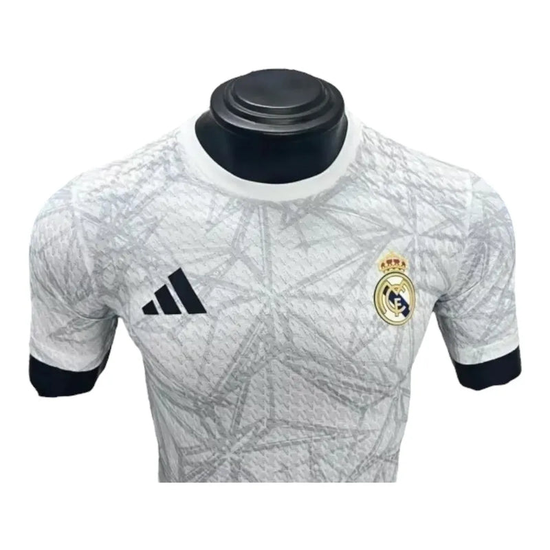 Camisa Real Madrid Pré-jogo 24/25 - Jogador Adidas Masculina - Branca com detalhes em cinza