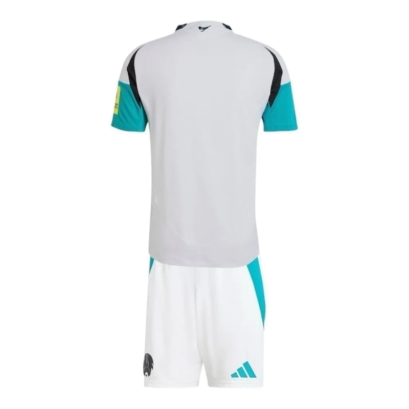 Kit Infantil Newcastle III 24/25 - Adidas - Branco com detalhes em preto e verde