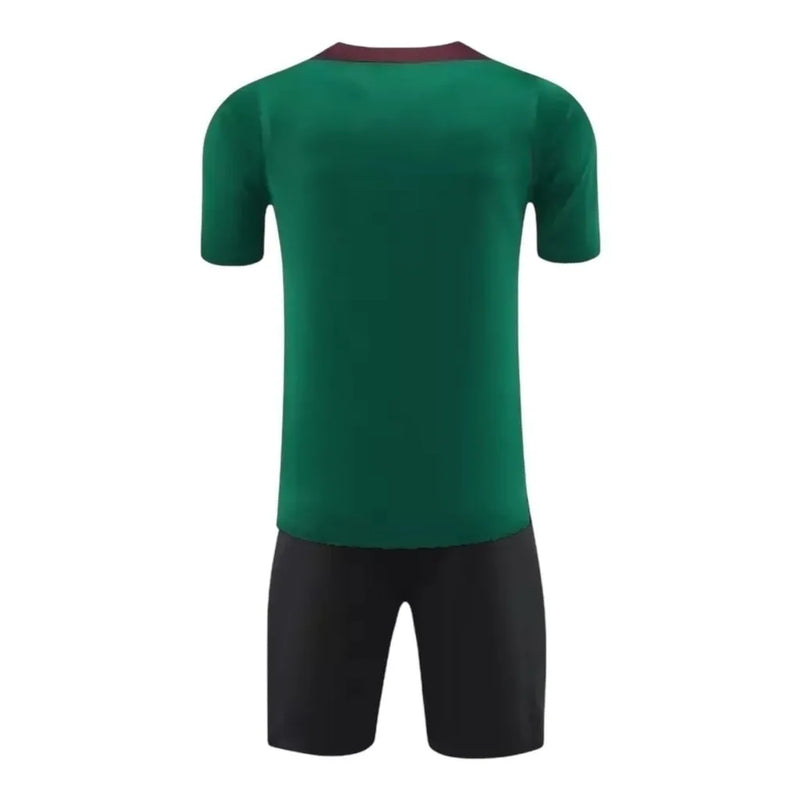 Kit Infantil Paris Saint-Germain Treino 24/25 - Nike - Verde e preto com detalhes em vermelho