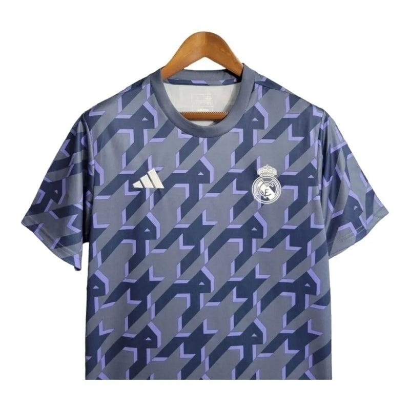 Camisa Real Madrid Treino 23/24 - Torcedor Adidas Masculina - Cinza com detalhes em azul