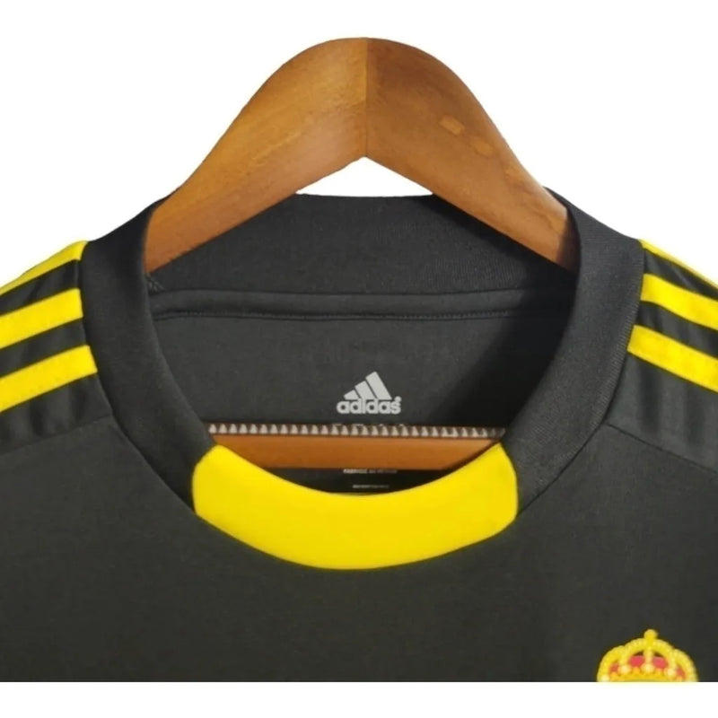 Camisa Retrô Real Madrid Goleiro 11/12 - Masculina Adidas - Preta com detalhes em amarelo