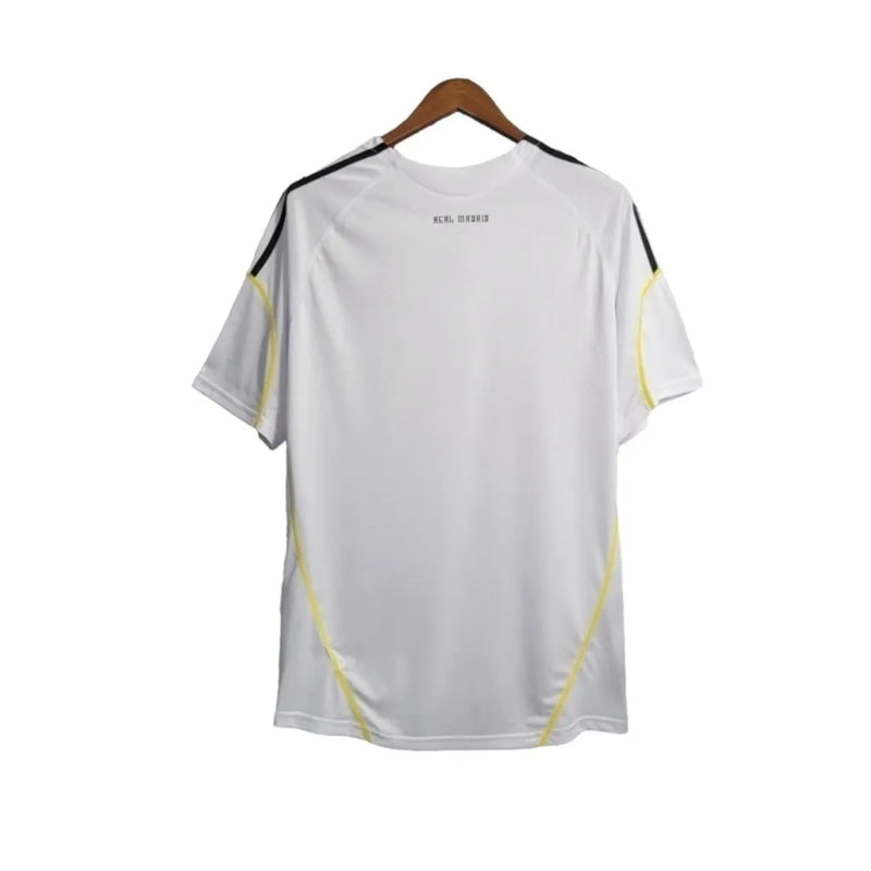 Camisa Retrô Real Madrid I 09/10 - Masculina Adidas - Branca com detalhes em preto e amarelo