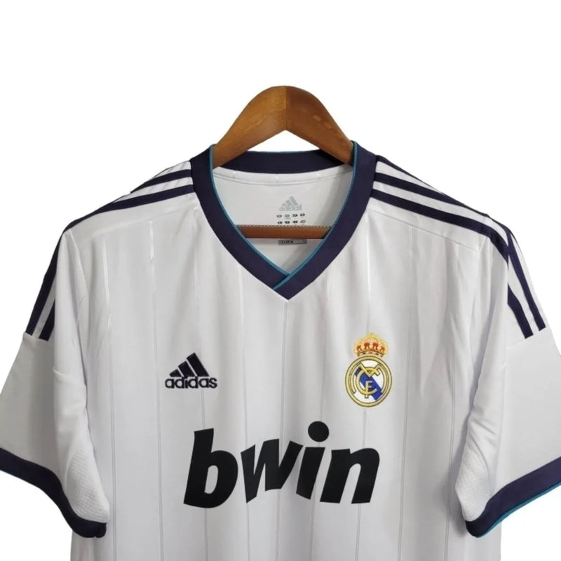 Camisa Retrô Real Madrid I 12/13 - Masculina Adidas - Branca com detalhes em azul