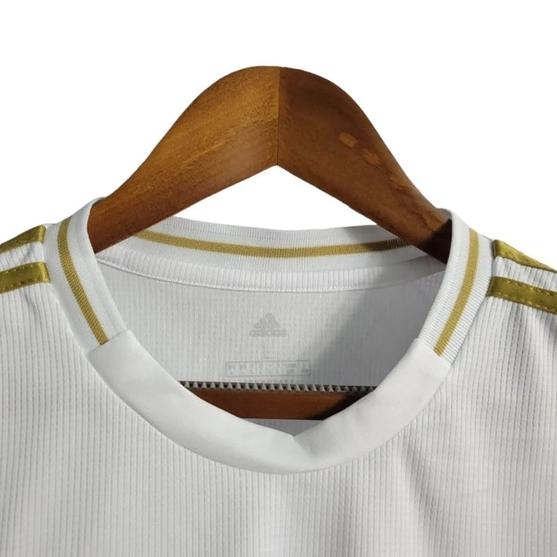 Camisa Retrô Real Madrid I 18/19 - Masculina Adidas - Branca com detalhes em dourado