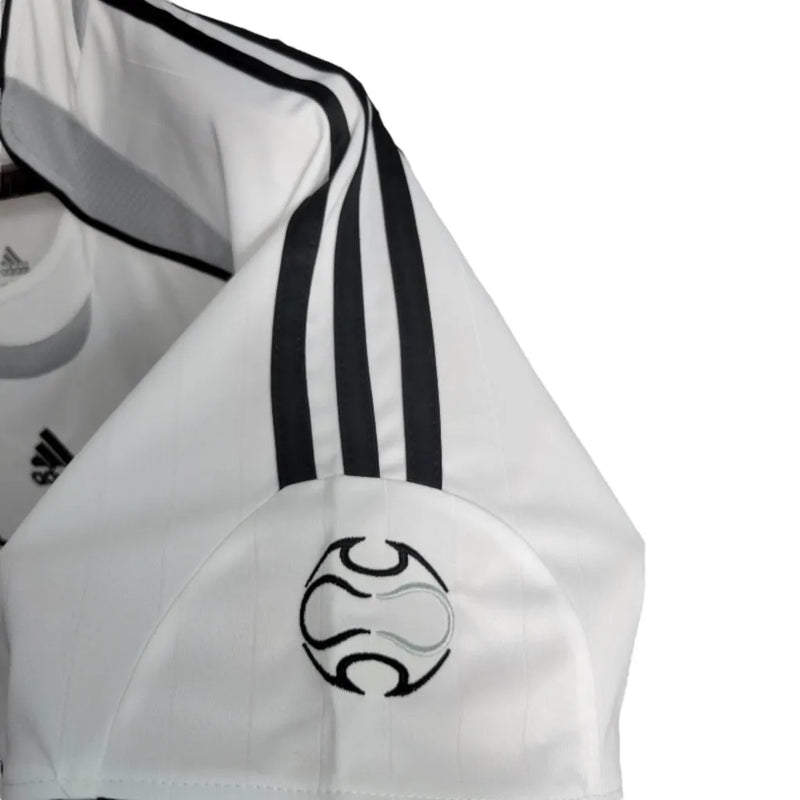 Camisa Retrô Real Madrid I 06/07 - Masculina Adidas - Branca com detalhes em preto e cinza