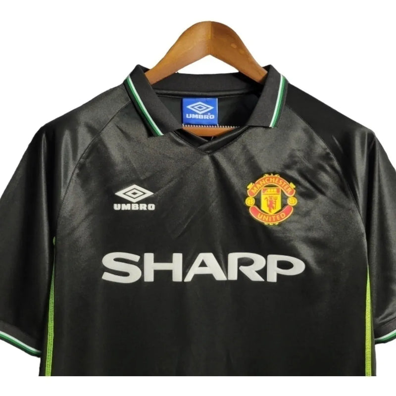 Camisa Retrô Manchester United 1998 - Masculina Umbro - Preta com detalhes em verde