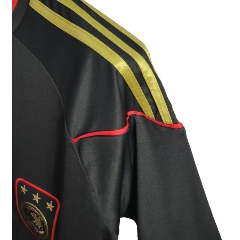 Camisa Retrô Seleção da Alemanha II 2010 - Masculina Adidas - Preta com detalhes em vermelho e dourado