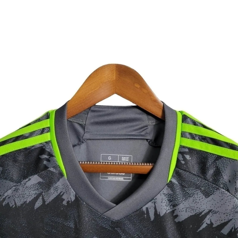 Camisa Internacional III 23/24 - Torcedor Adidas Masculina - Cinza com detalhes em verde