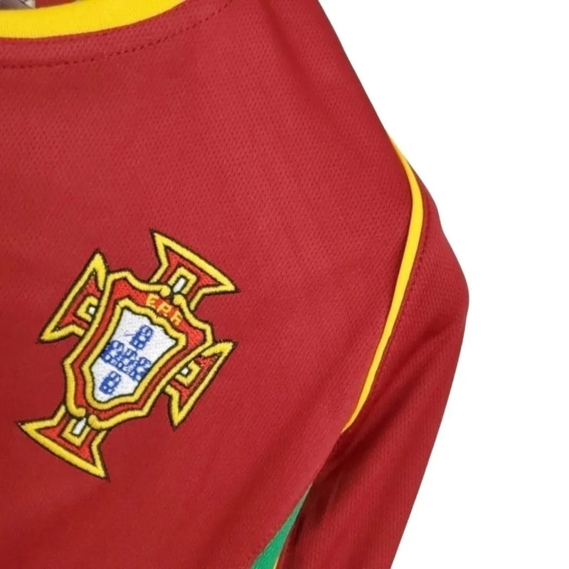 Camisa Retrô Seleção de Portugal I 2002 - Nike Masculina - Vermelha com detalhes em amarelo